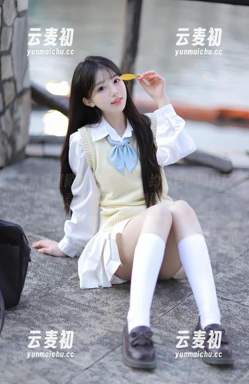 趴趴捣蛋陌的写真快闪：约尔自摄图片记录下的每一个瞬间.txt