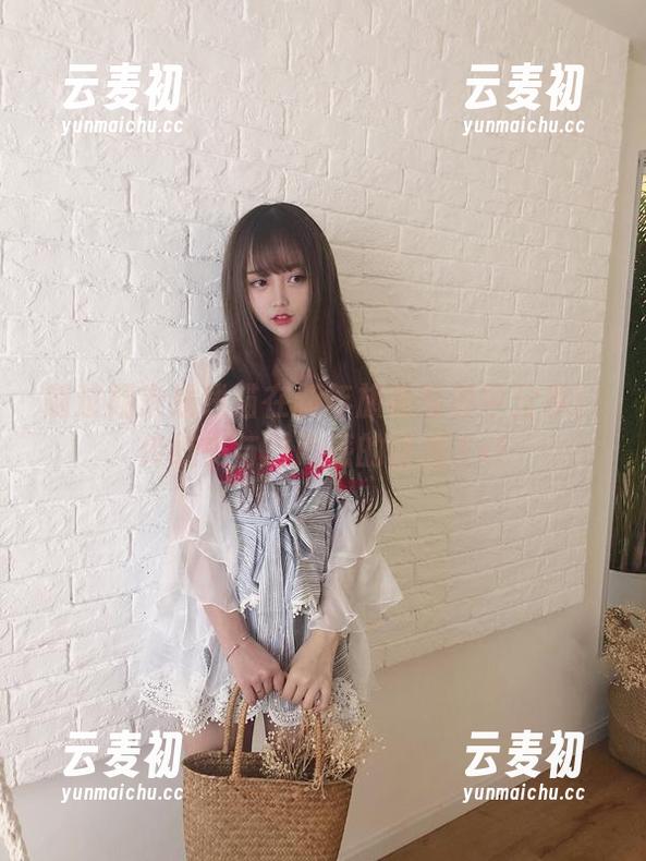 随过期米线线喵在新年旗袍写真中分享：传统美与时尚感的碰撞.txt