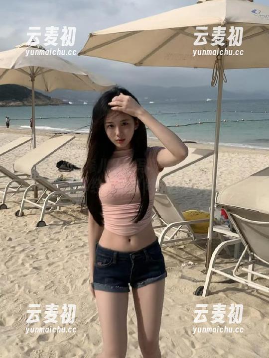 微密圈 - 金希儿丝袜写真集：高清镜头下，演绎经典与时尚的碰撞.txt