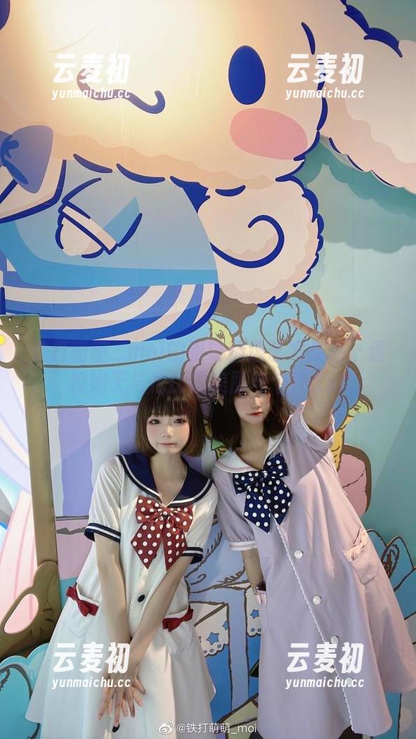 铁打萌萌_moi的眼镜精选艺术作品：透视她无与伦比的美丽与个性.txt