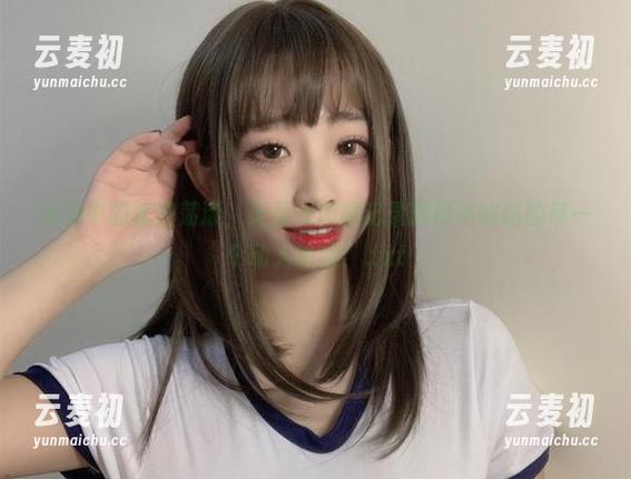 泳池中的水波荡漾，无圣光原图记录陌陌咕咕咕的每一个动人瞬间！.txt