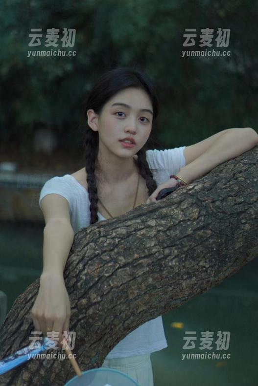 微密圈 - 探索雅雅的气质呀的蕾丝世界：超高质量图包下载，尽在此处！.txt
