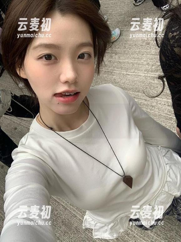 青丘女神 - 秋秋旅拍全集曝光：超清图片任你下载，开启你的秋季摄影之旅！.txt