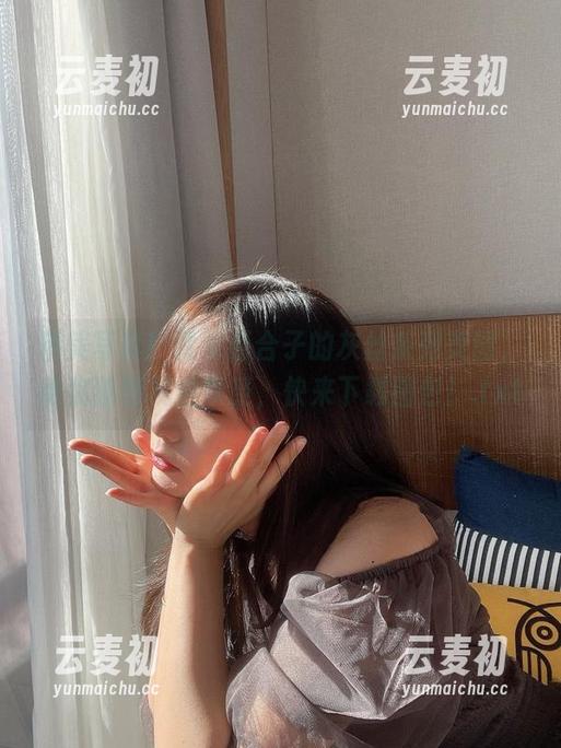 精美写真！青水百合子的灰丝系列美图，给你独特视觉享受，快来下载图包！.txt