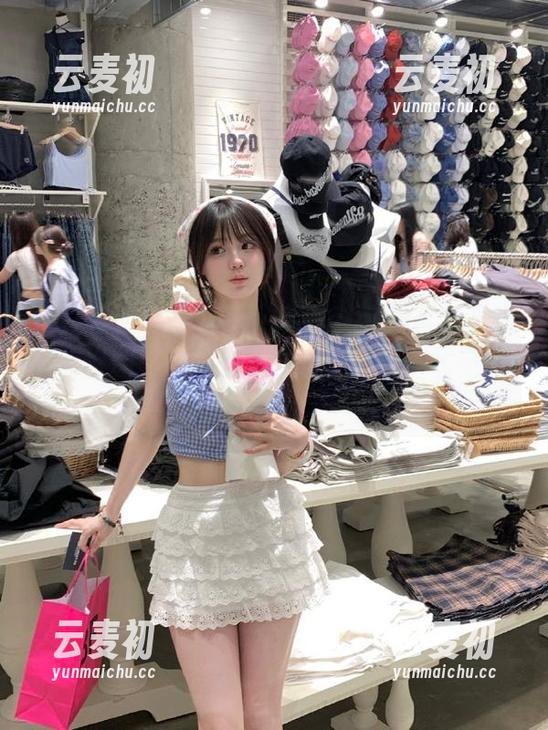 青豆客 - 纯粹之美：琪琪qlql天台无圣光写真套图，释放心灵与视觉的双重享受.txt