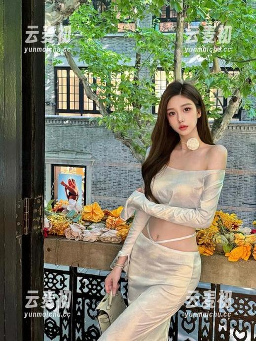 青豆客 - 甜蜜绽放！苏糯米Mi粉色写真原图精选，带你进入浪漫的少女心世界.txt