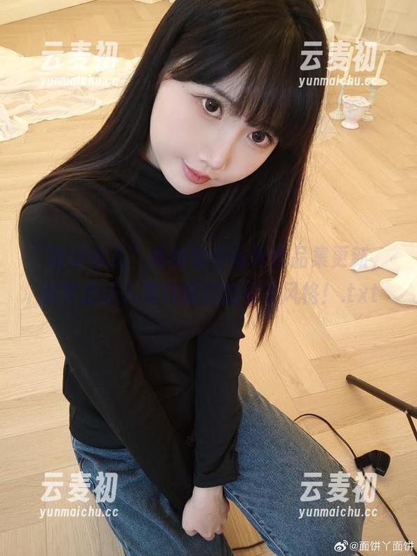 “面饼仙儿”最新女仆写真作品集更新，果然是让人无法抵挡的可爱风格！.txt