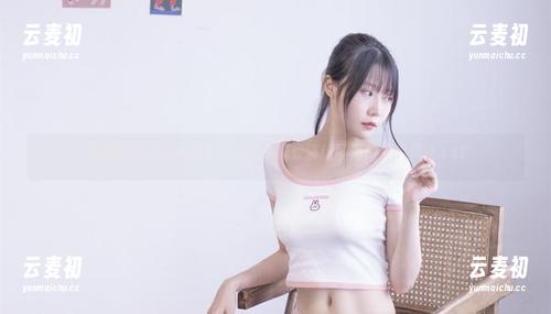 香草喵露露的私拍女仆合集：探索清新可爱的另类风格.txt