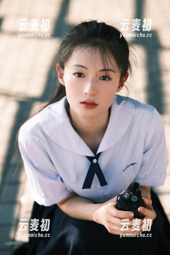 魅妍社 - 免费获取夏依依灰丝系列的精美照片，感受时尚与优雅的结合.txt