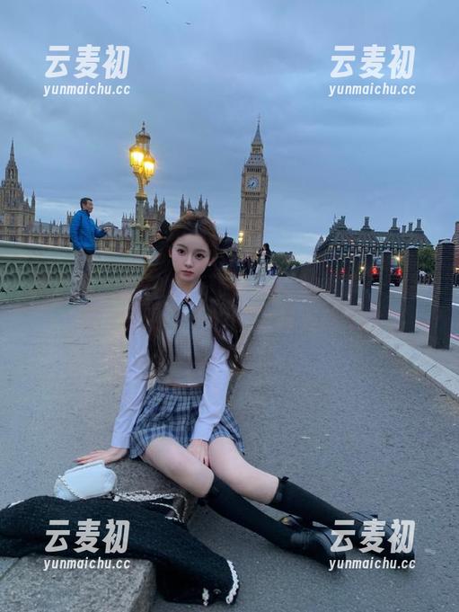微密圈 - 鱼神鱼与飞天舞女的故事：定制图片展现生活的幽默与美感.txt